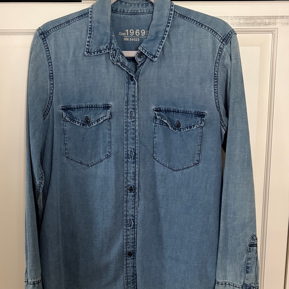 GAP Men's Casual Light Blue Button Down Shirt